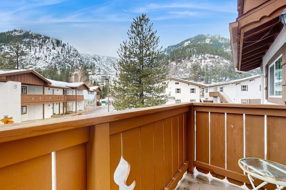 Icicle Village Resort Condo #407 Apartment in Leavenworth