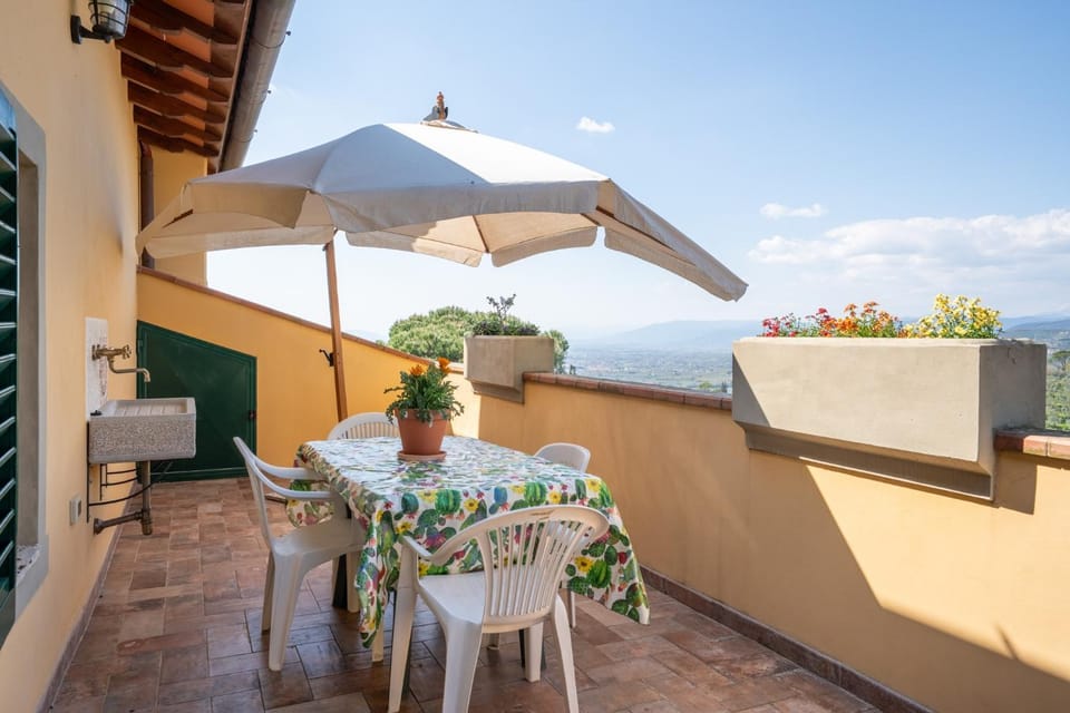Property building, Balcony/Terrace, Living room