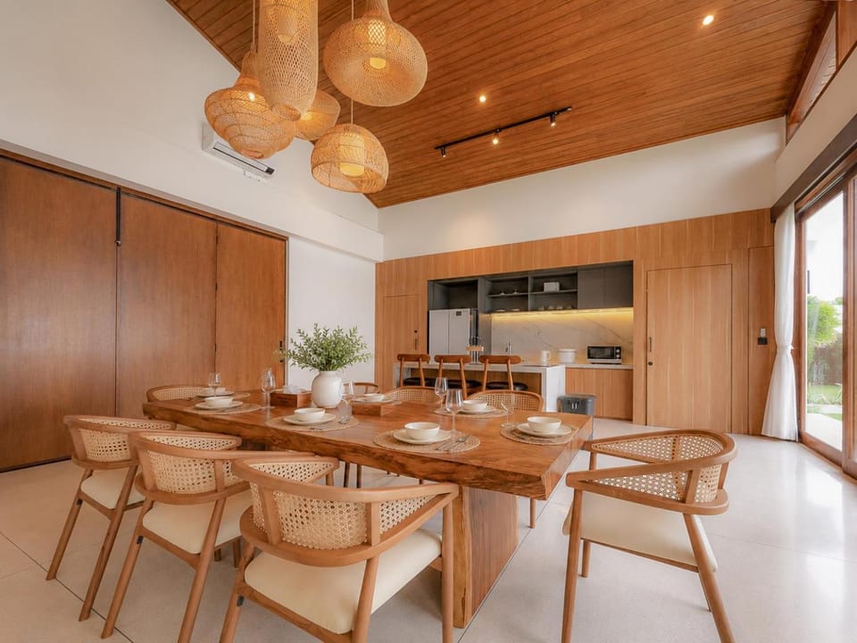 Property building, Dining area, Garden view, Garden view, Pool view, Pool view