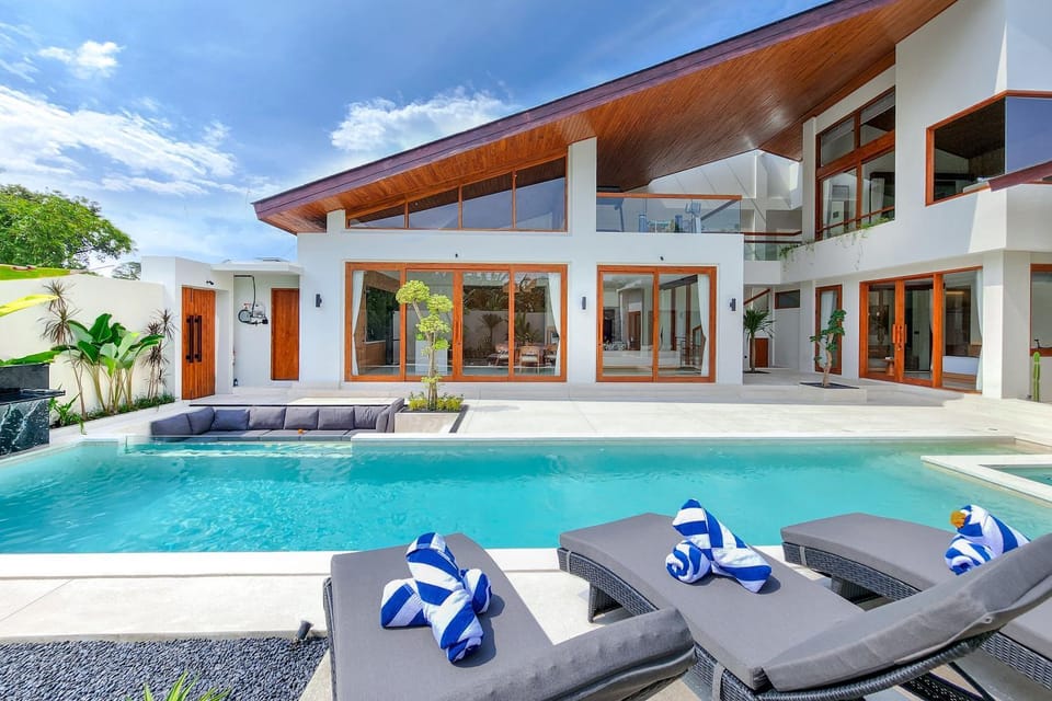 Property building, Swimming pool
