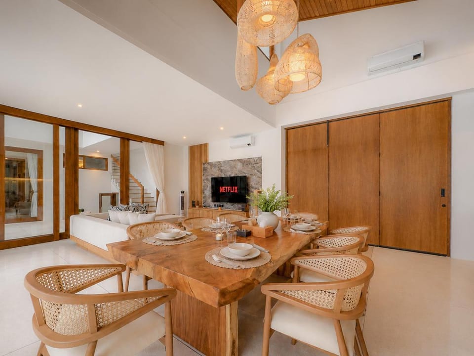 Property building, Dining area, Garden view, Garden view, Pool view, Pool view, Dinner