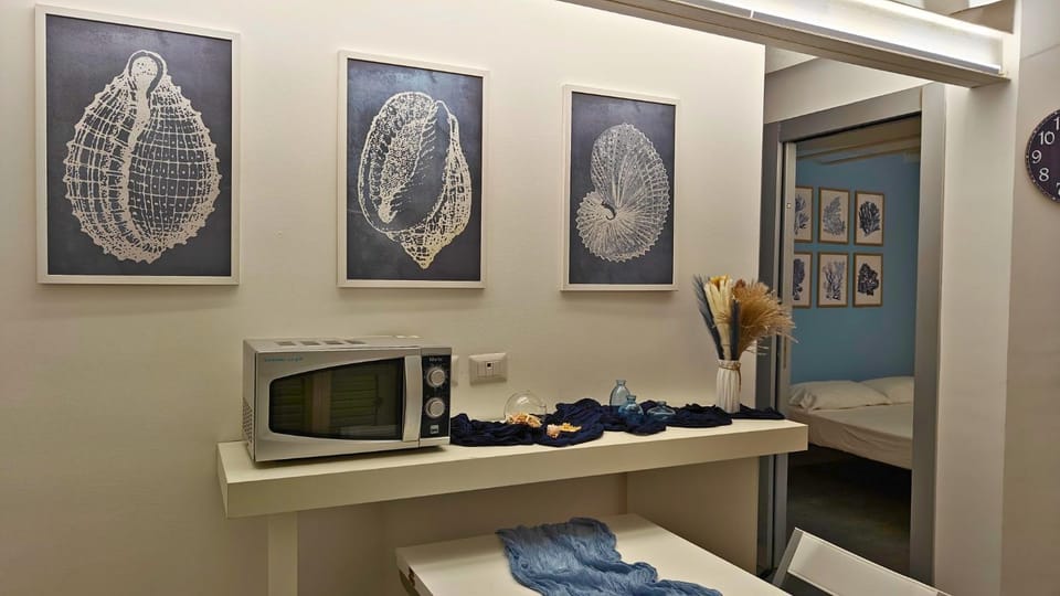 TV and multimedia, Kitchen or kitchenette, microwave