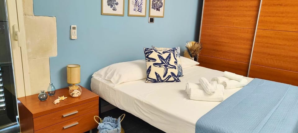 Bed, Photo of the whole room, Bedroom, towels, wardrobe