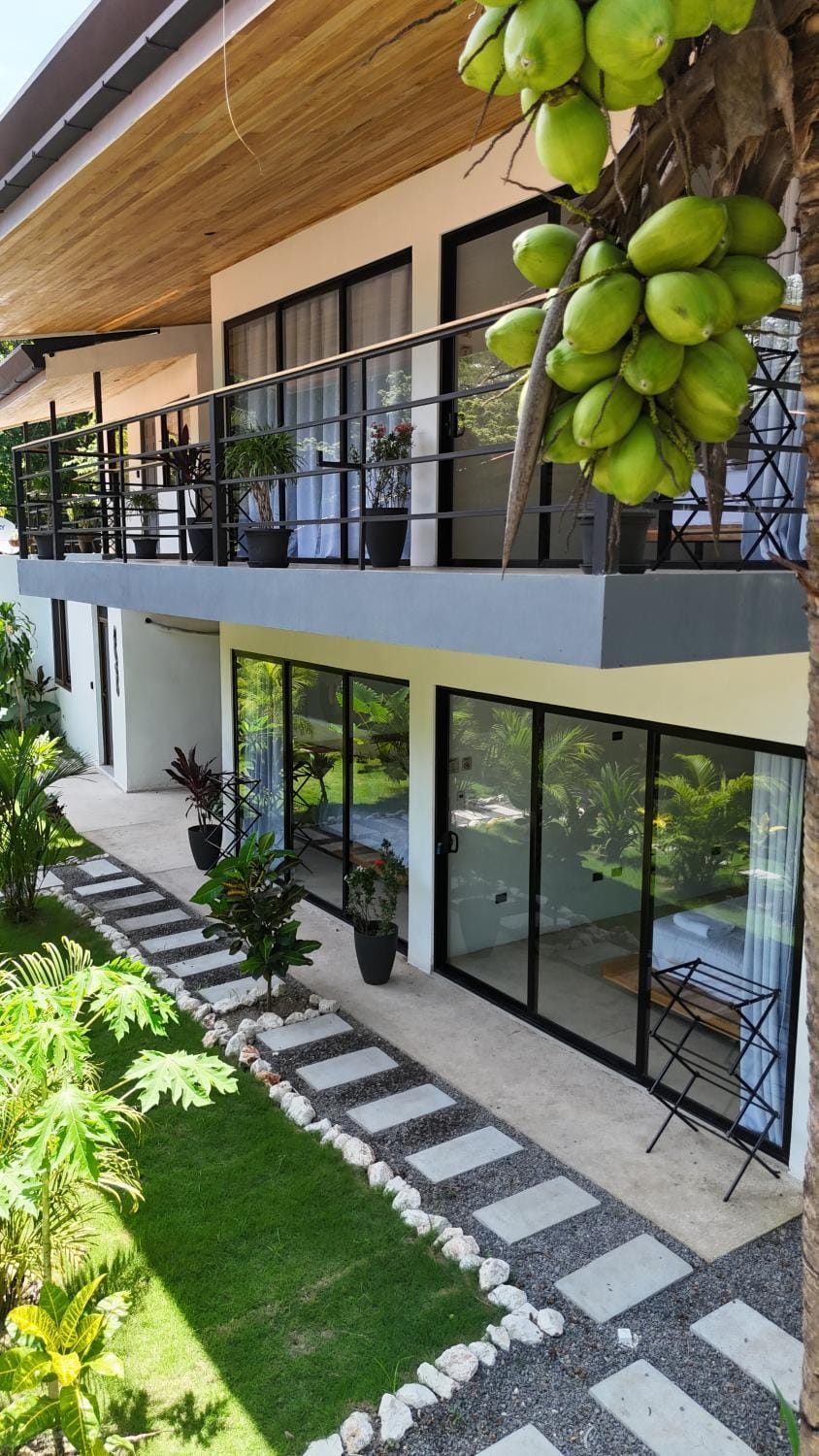 Property building, Garden, Balcony/Terrace, Garden view