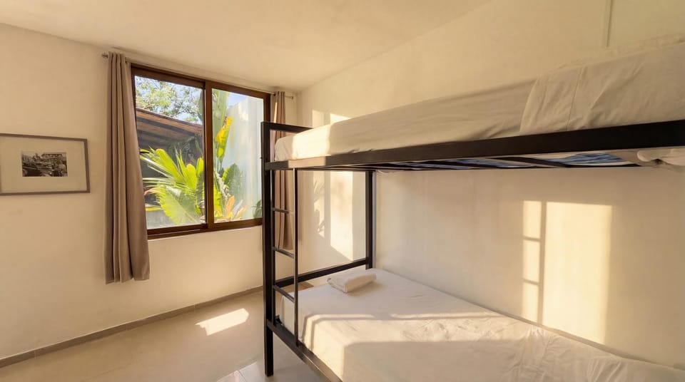 Bedroom, bunk bed