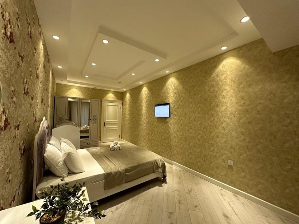 Bed, TV and multimedia, Bedroom