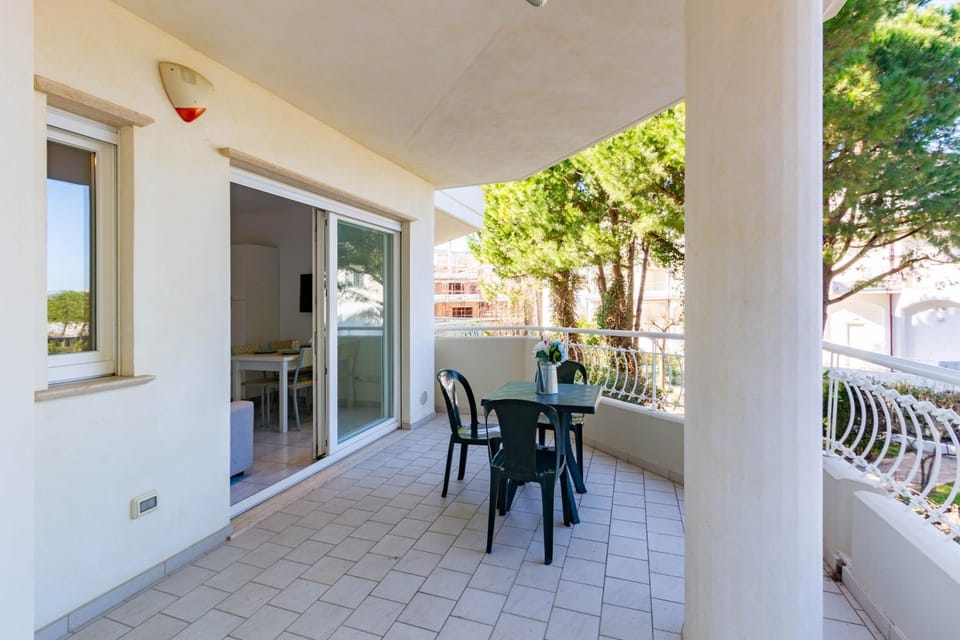 View (from property/room), Balcony/Terrace, Dining area