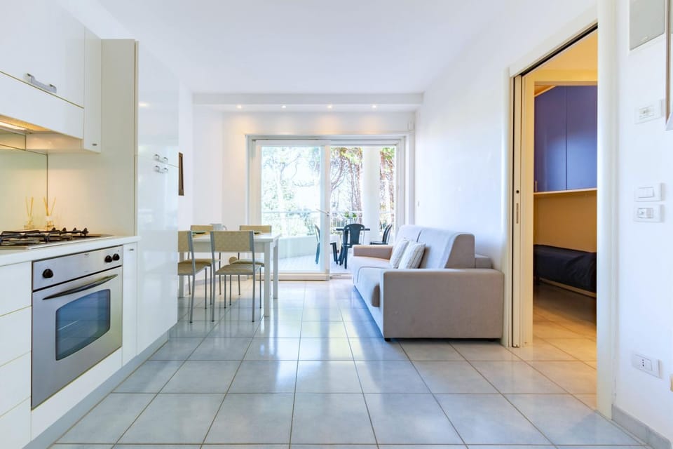 Kitchen or kitchenette, Living room, Dining area, oven, stove