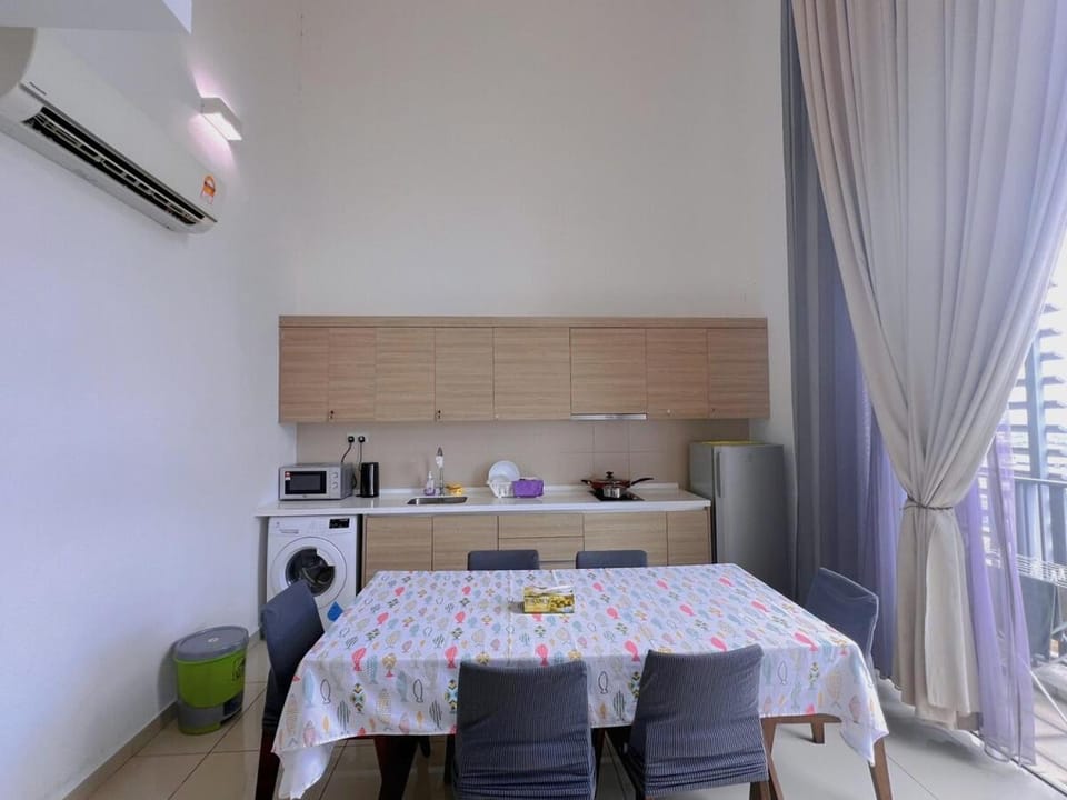 Kitchen or kitchenette, Dining area, stove, air conditioner