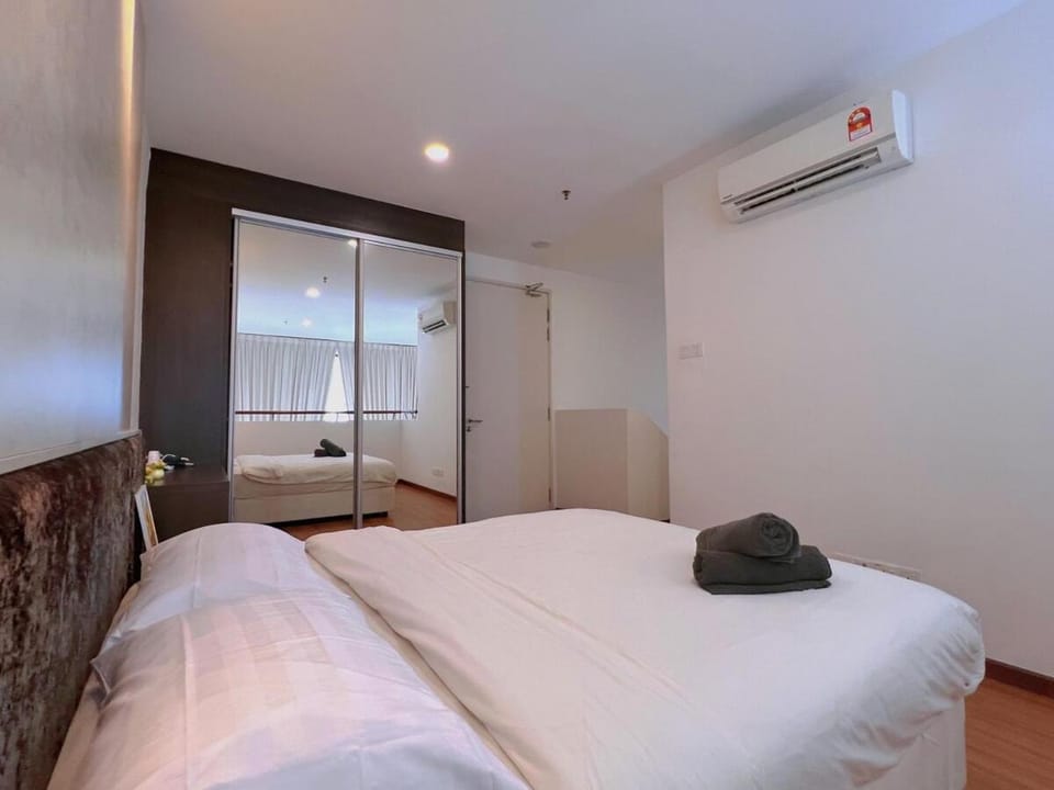Bed, Photo of the whole room, Bedroom, towels, wardrobe, air conditioner