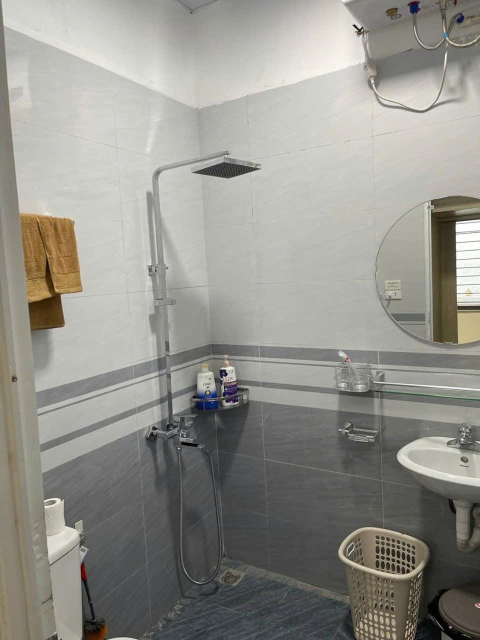 Shower, Toilet, Bathroom, towels