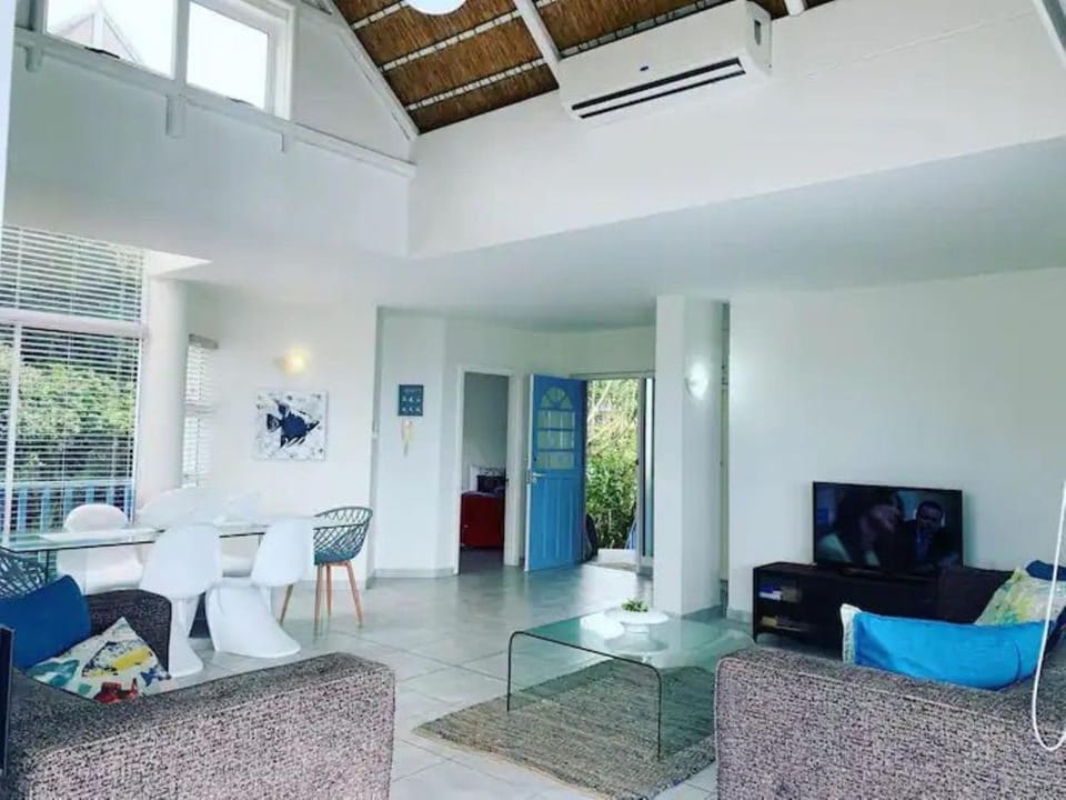 Communal lounge/ TV room, TV and multimedia, Living room