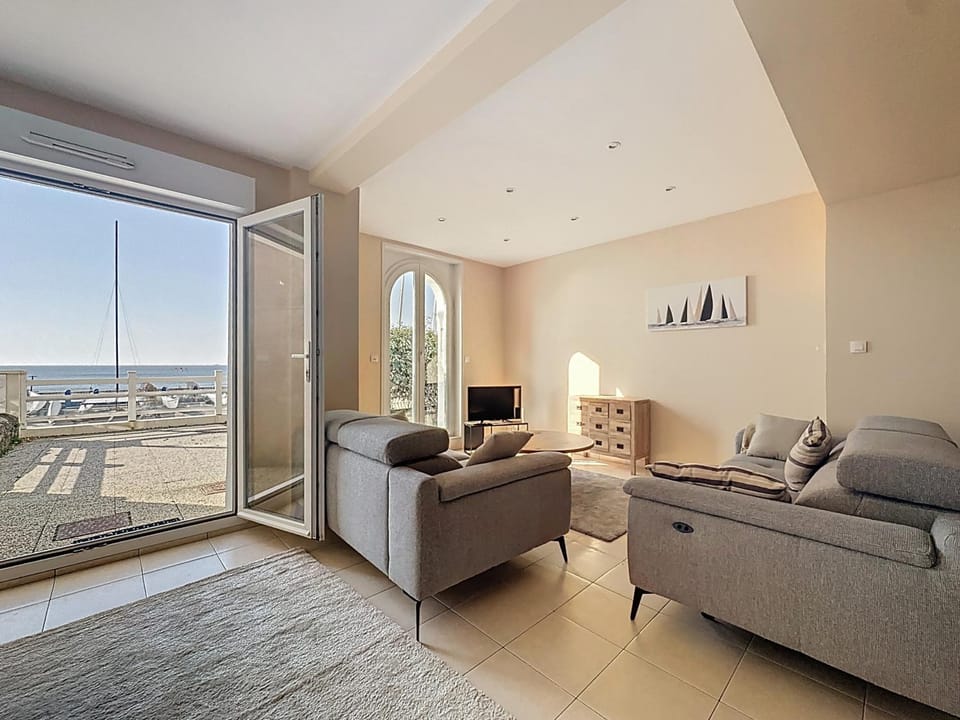 TV and multimedia, Living room, Sea view