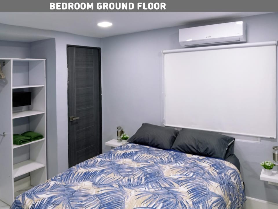 Bed, Photo of the whole room, air conditioner
