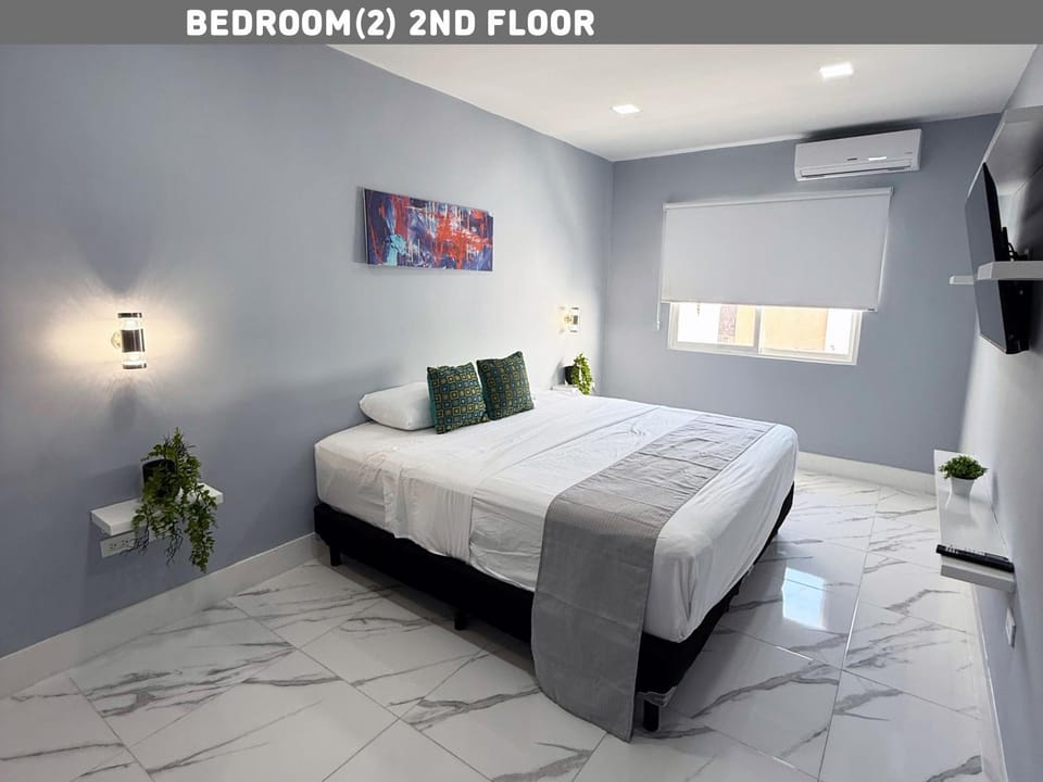 Bed, Photo of the whole room, Bedroom, air conditioner