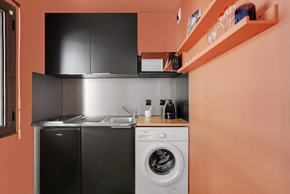 Kitchen or kitchenette, washing machine