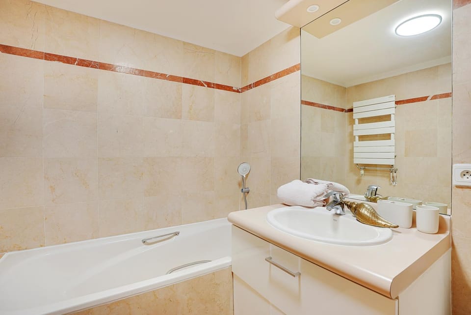 Bathroom, Bath