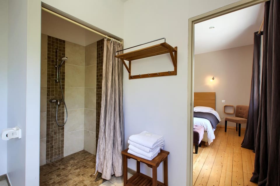Bathroom, towels