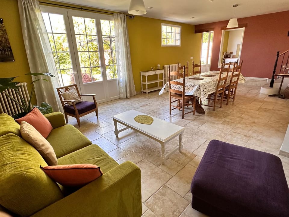 Living room, Seating area, Dining area