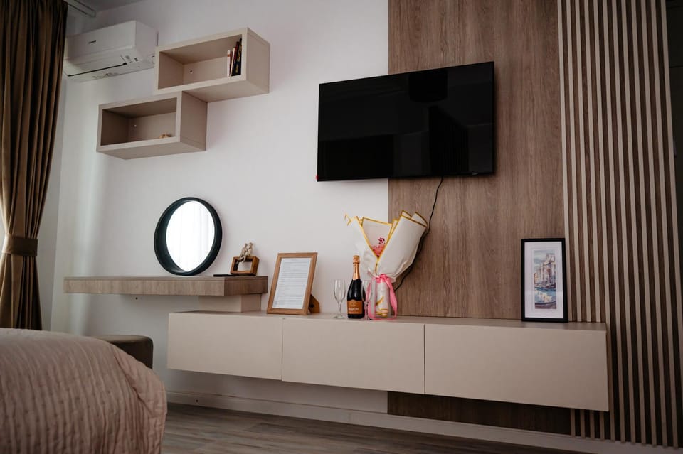 TV and multimedia, Photo of the whole room, air conditioner