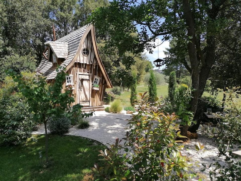 La Cabane Féerique Le Clos des Perles Chalet in Salernes