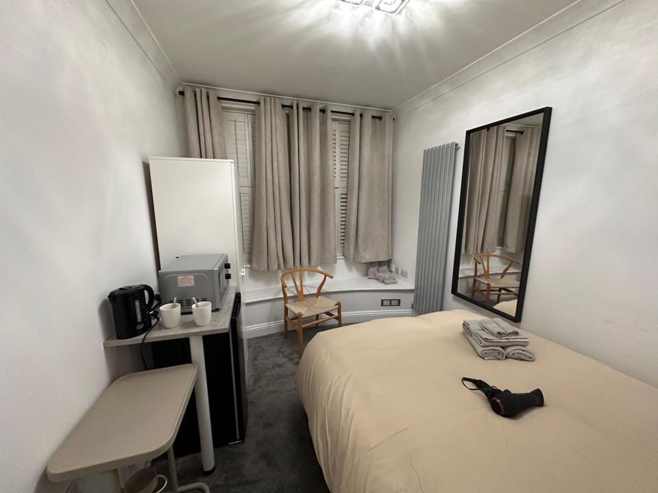 London Bridge Room Bed and Breakfast in London Borough of Southwark