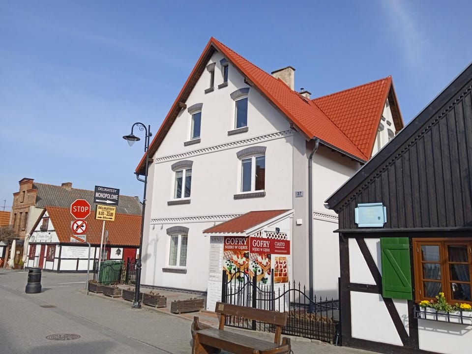 Property building, Location