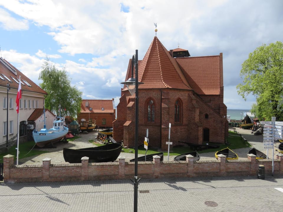 Landmark view, Street view, Location