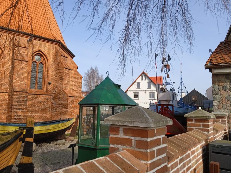 Property building, Location