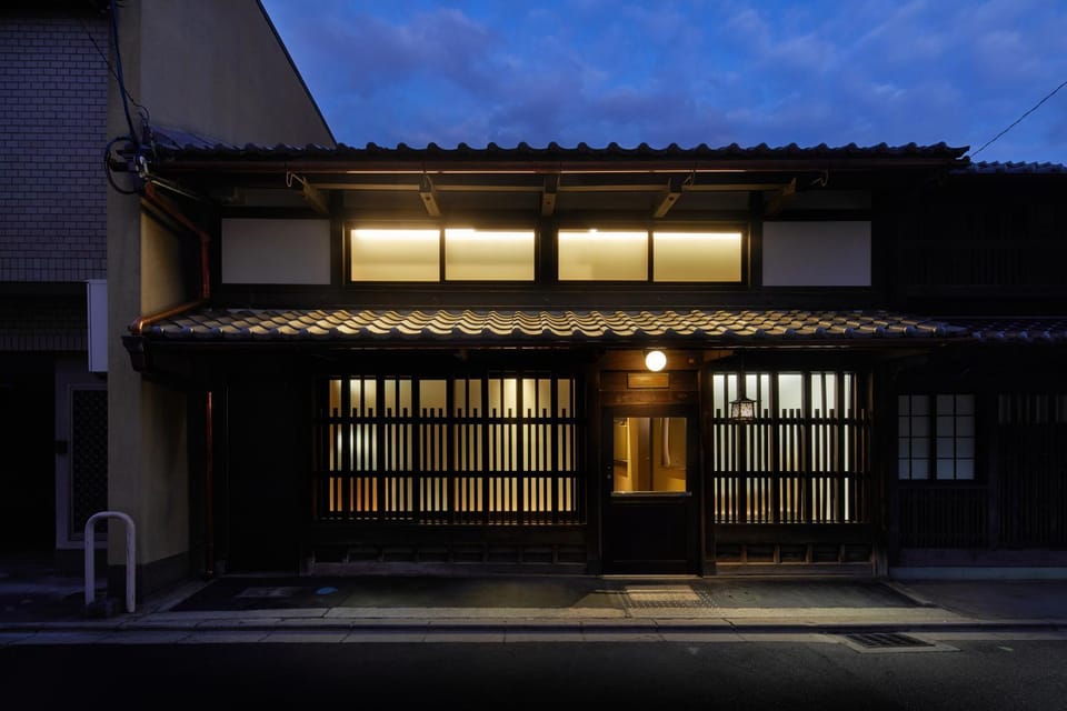 Facade/entrance, Night