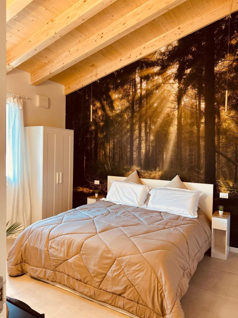 Bed, Natural landscape, Photo of the whole room, Bedroom
