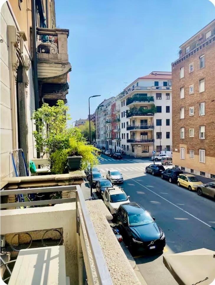 Neighbourhood, Balcony/Terrace, Street view