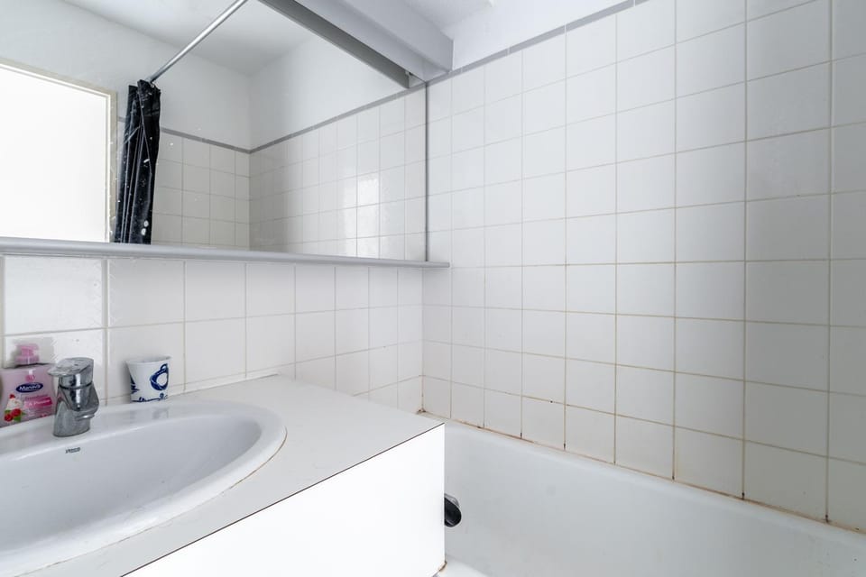 Bathroom, Living room