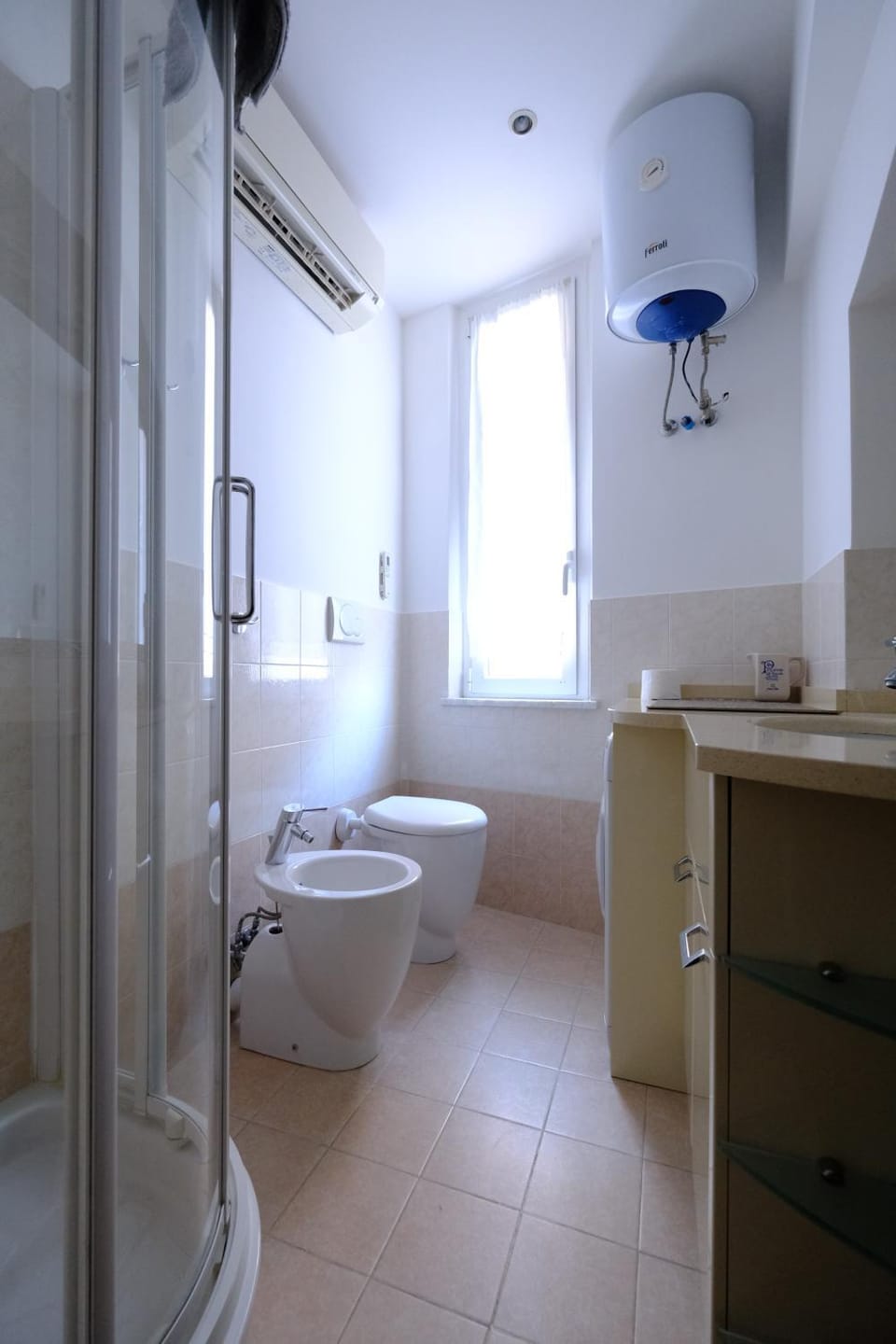 Shower, Toilet, Bathroom, bidet, towels