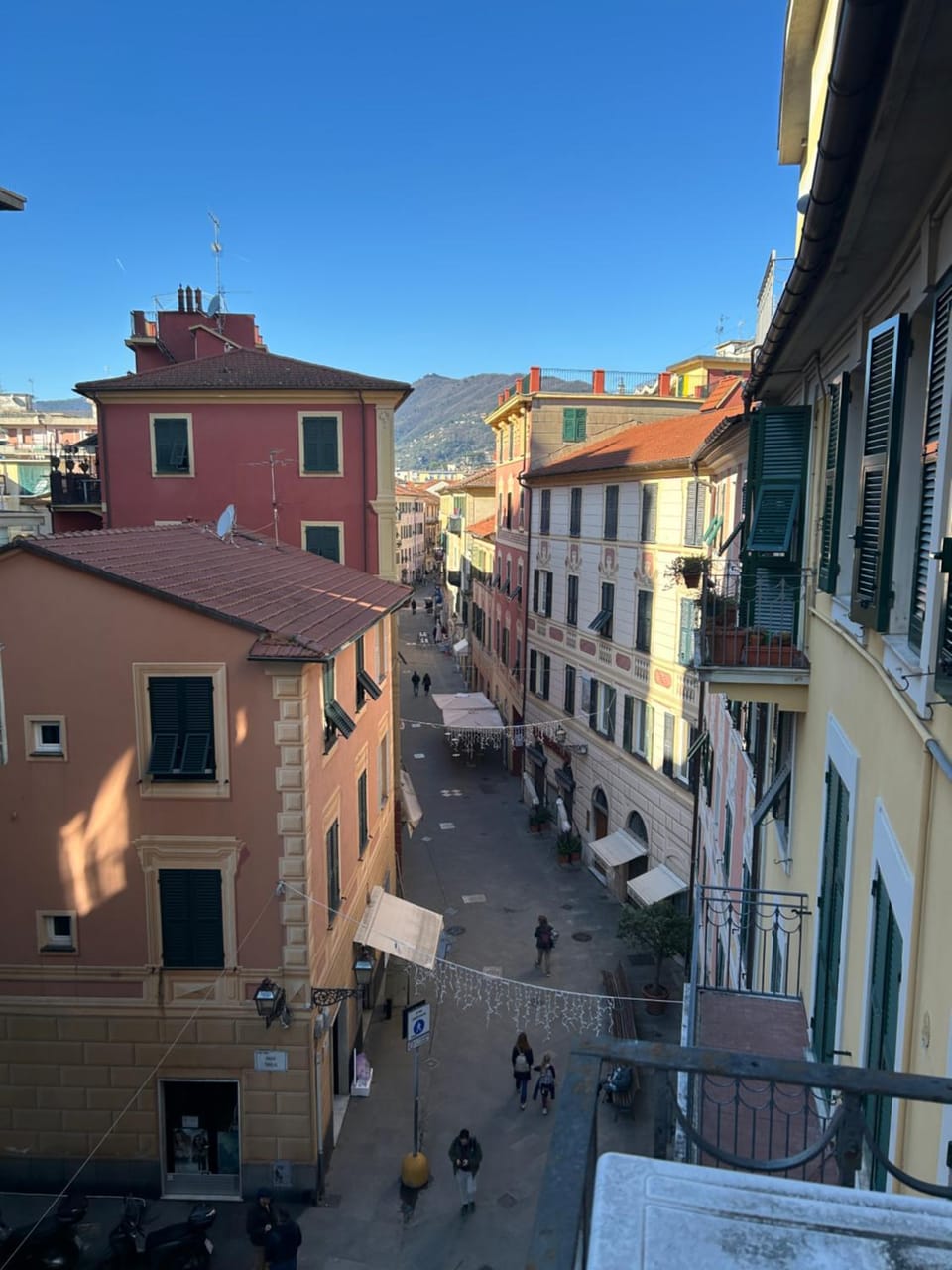 Day, Neighbourhood, City view, Street view, Location