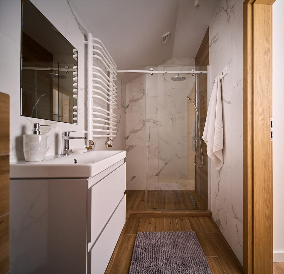 Shower, Bathroom, Kitchen or kitchenette, towels
