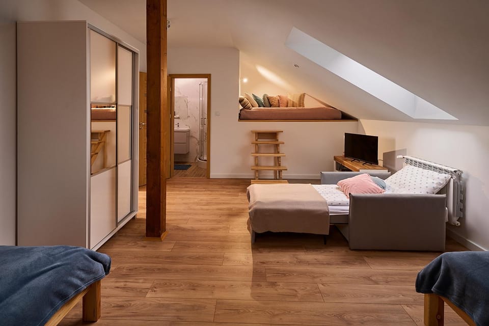 Bed, TV and multimedia, Photo of the whole room, Bedroom, wardrobe
