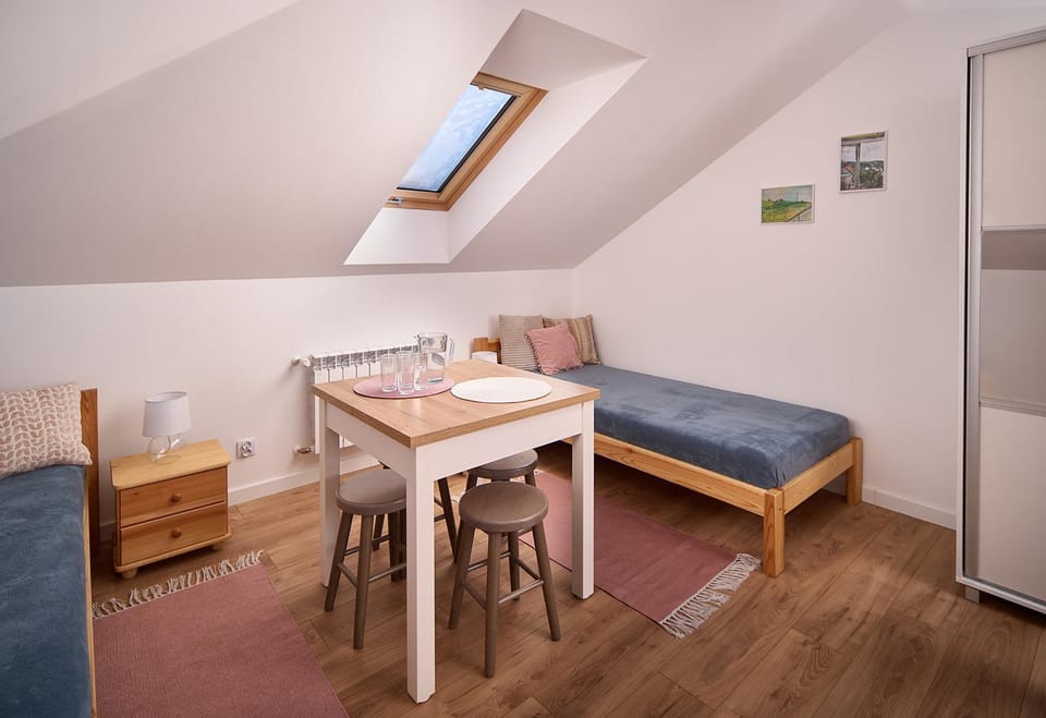 Bed, Photo of the whole room, Seating area, Bedroom