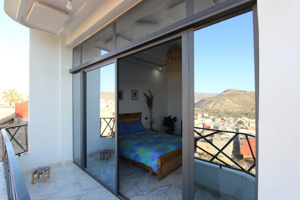 Bed, Day, Balcony/Terrace, Mountain view