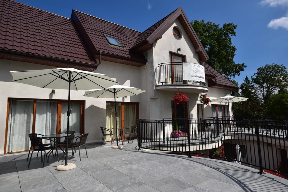 Property building, Day, Balcony/Terrace