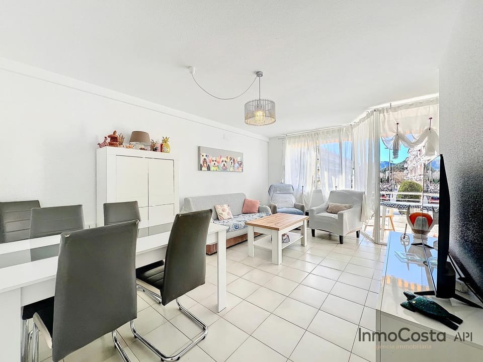 TV and multimedia, Kitchen or kitchenette, Living room, Seating area, Dining area, oven