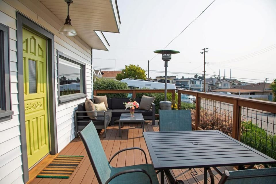 Views of Ocean and Iconic Morro Rock, Beach Cottage House in Morro Bay