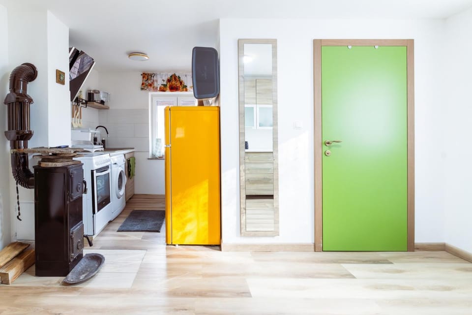 Kitchen or kitchenette, oven, stove, washing machine