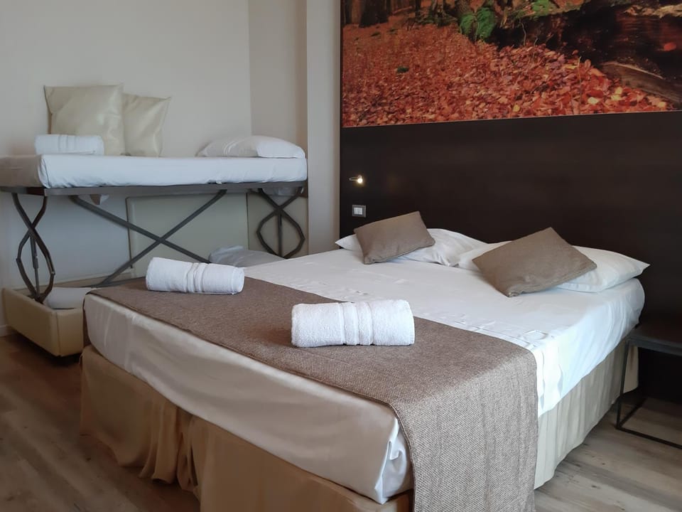 Bed, Bedroom, bunk bed