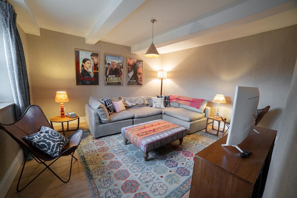 TV and multimedia, Living room, Seating area