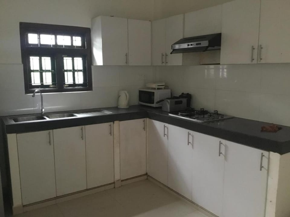 Kitchen or kitchenette, Kitchen or kitchenette