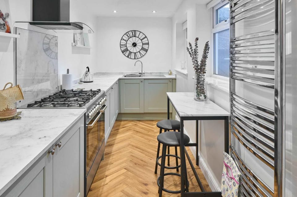 Kitchen or kitchenette, stove