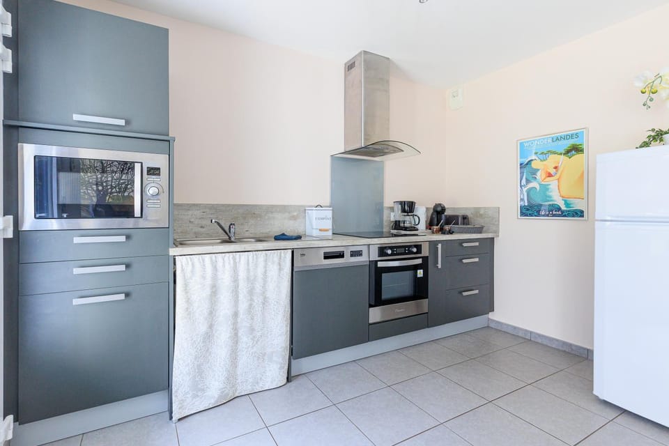 Kitchen or kitchenette, Living room