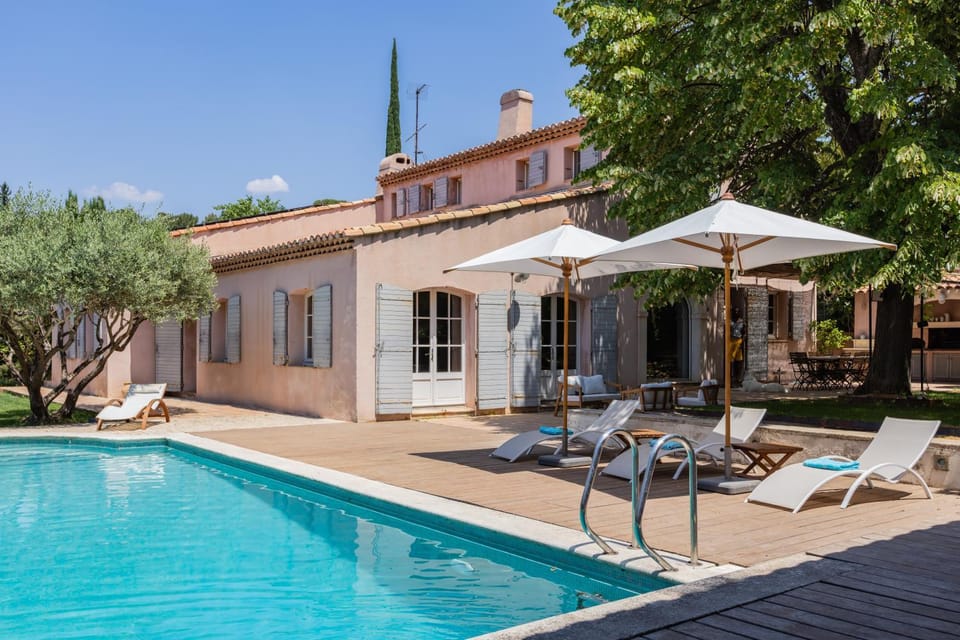 Property building, Swimming pool, sunbed