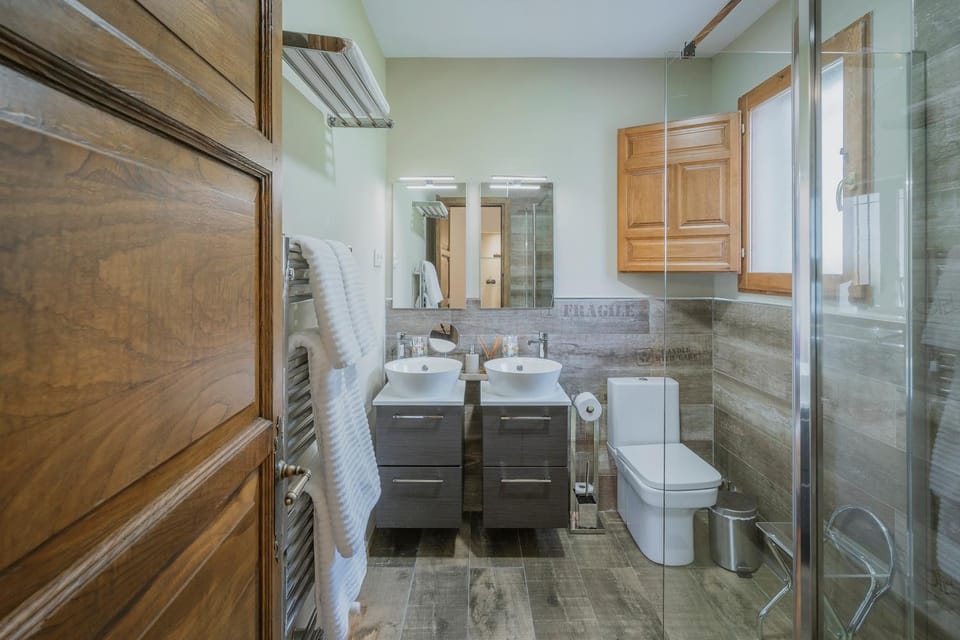 Bathroom, Living room